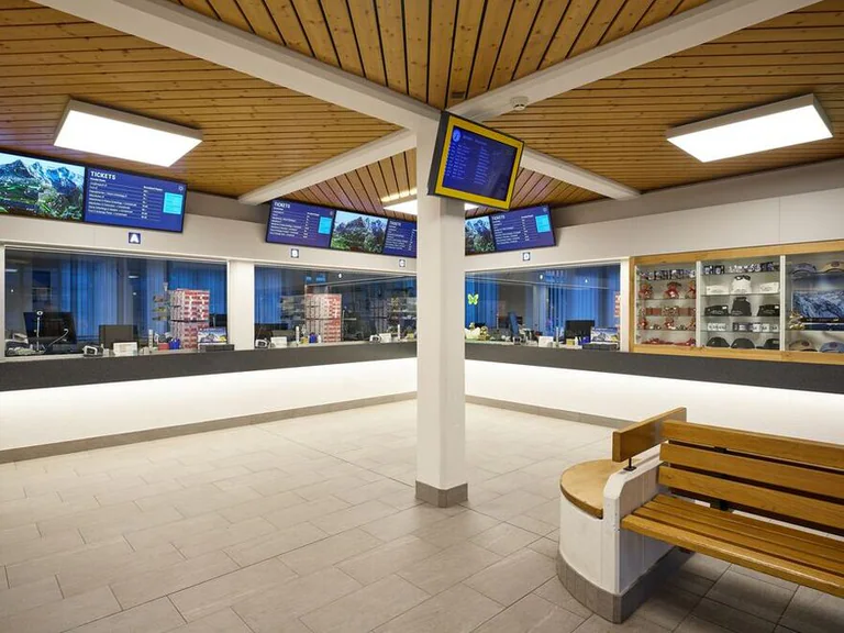 schalterhalle grindelwald berner oberland bahnen ag interlaken